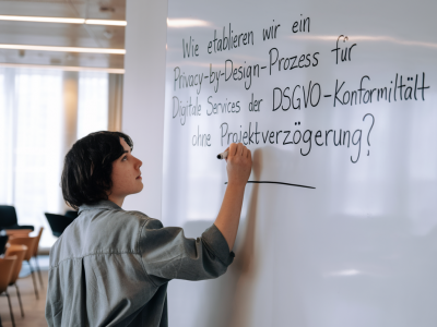 Wie etablieren wir ein privacy‑by‑design‑Prozess für digitale Services, der dsgvo‑Konformität ohne Projektverzögerung liefert